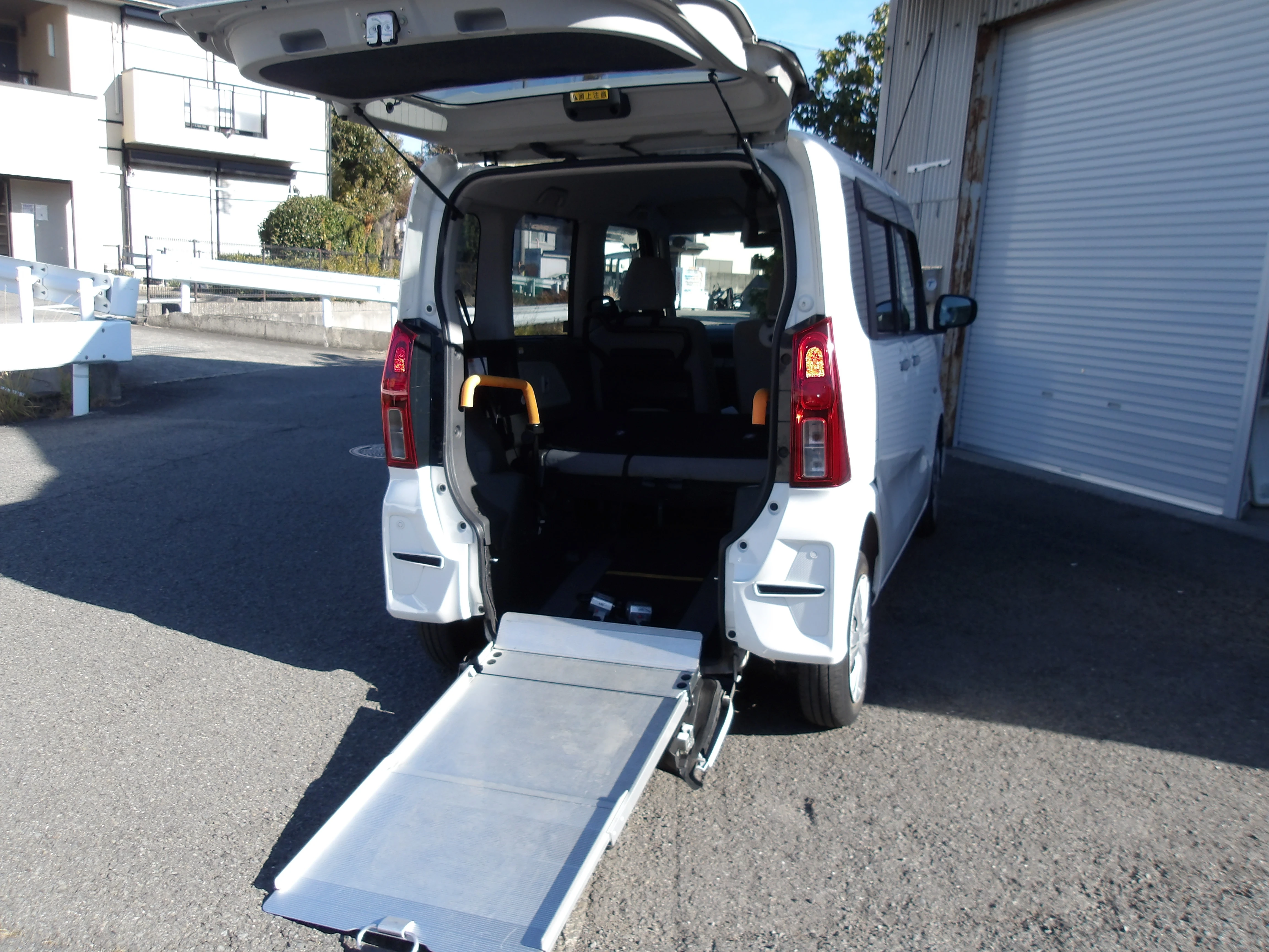 移動を自由に、心を豊かに。あなたの生活をサポートする福祉車両を提供します。