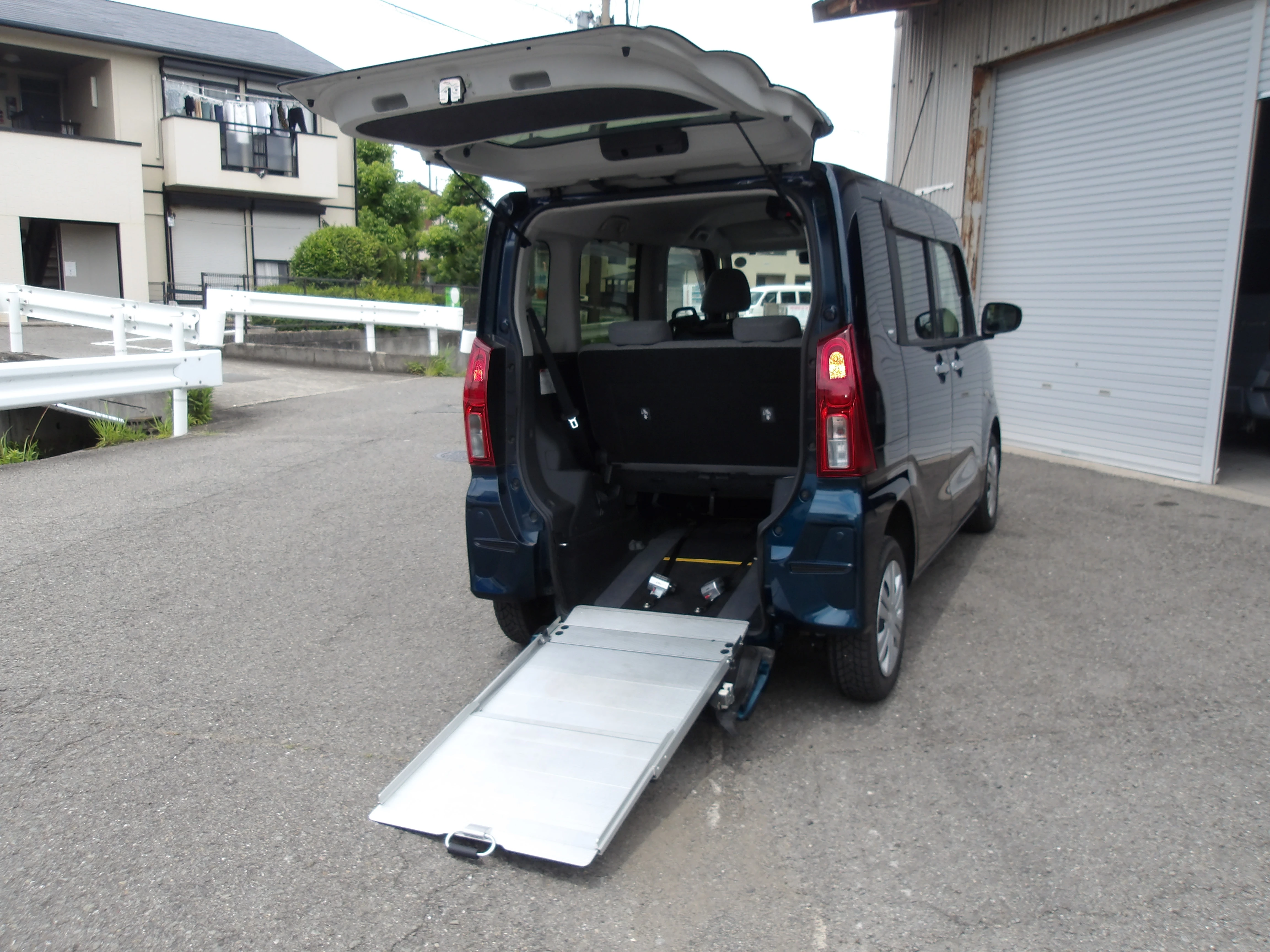 心をつなぐ、移動の自由をあなたに。